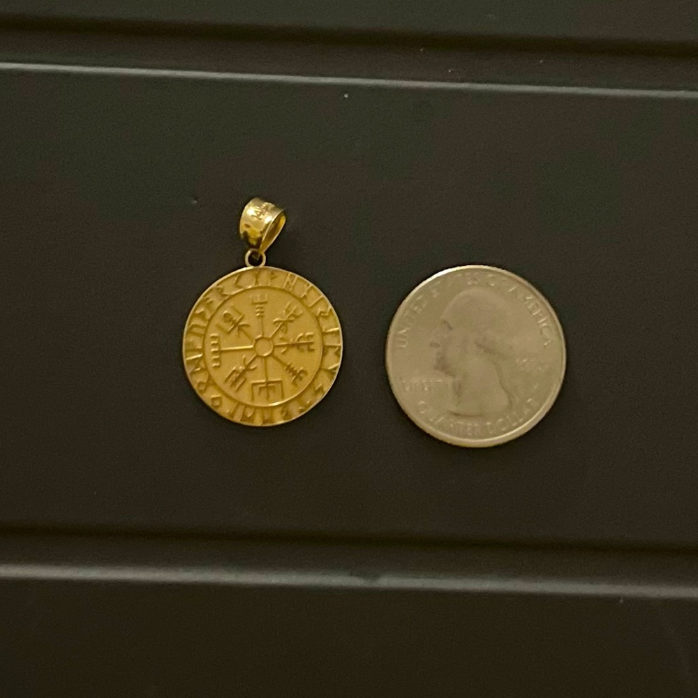 Vegvisir compass pendant